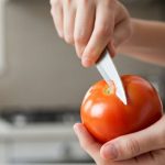 Cette astuce pour peler les tomates sans les plonger dans l'eau bouillante est beaucoup plus rapide